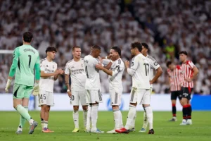 El Real Madrid despide la temporada con victoria y homenaje a Dani Carvajal